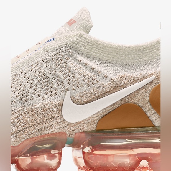 Nike AIR VAPORMAX MOC 2
LACELESS FUTURISM SNEAKERS - Picture 2 of 9